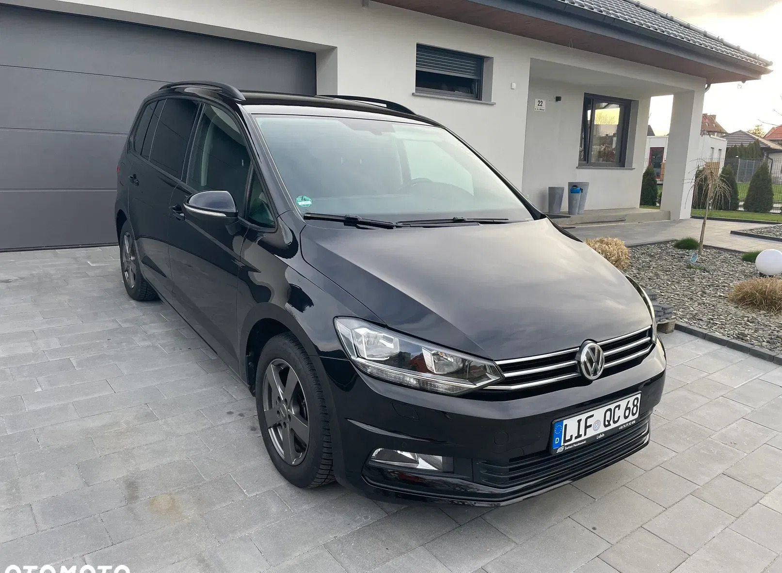 samochody osobowe Volkswagen Touran cena 60900 przebieg: 106675, rok produkcji 2016 z Leszno